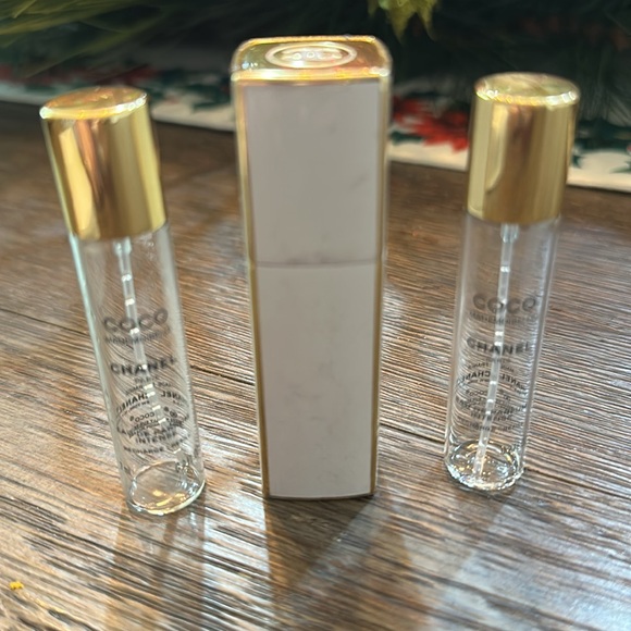 Empty bottles of  with bag CHANEL Coco Mademoiselle Travel Set - Gold and White - Picture 5 of 6